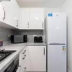 Luxury City Centre 5 Bed House With Free Parking- Sleeps 12