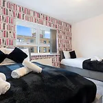 Luxury City Centre 5 Bed House With Free Parking- Sleeps 12