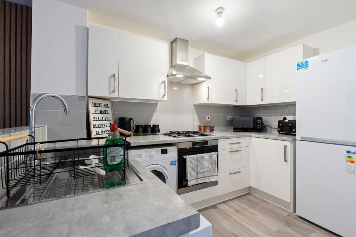 Luxury Centre 5 Bed House With Free Parking- Sleeps 12 Birmingham