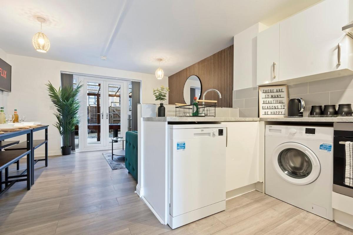 Apartment Luxury Centre 5 Bed House With Free Parking- Sleeps 12