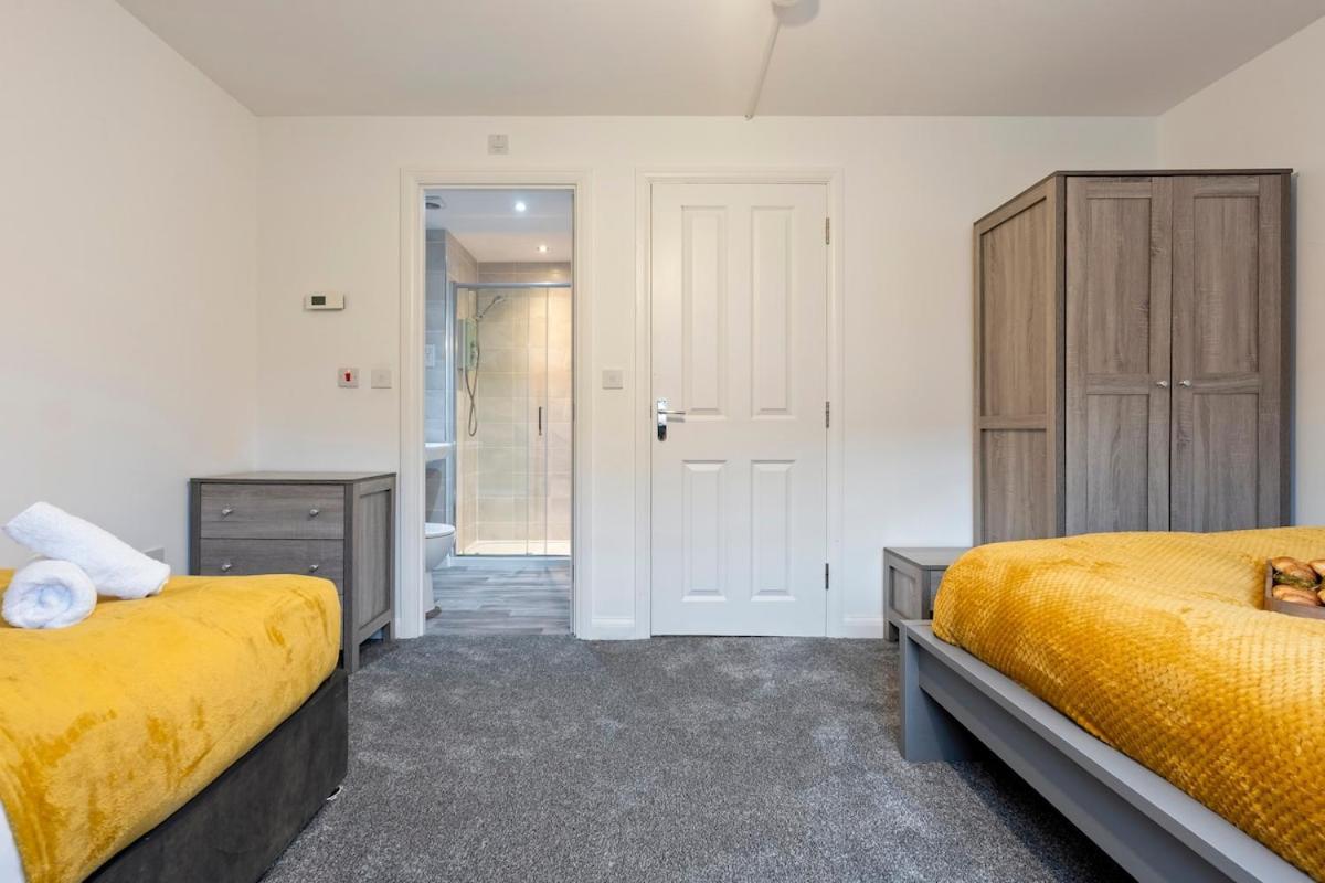 Luxury Centre 5 Bed House With Free Parking- Sleeps 12 Birmingham
