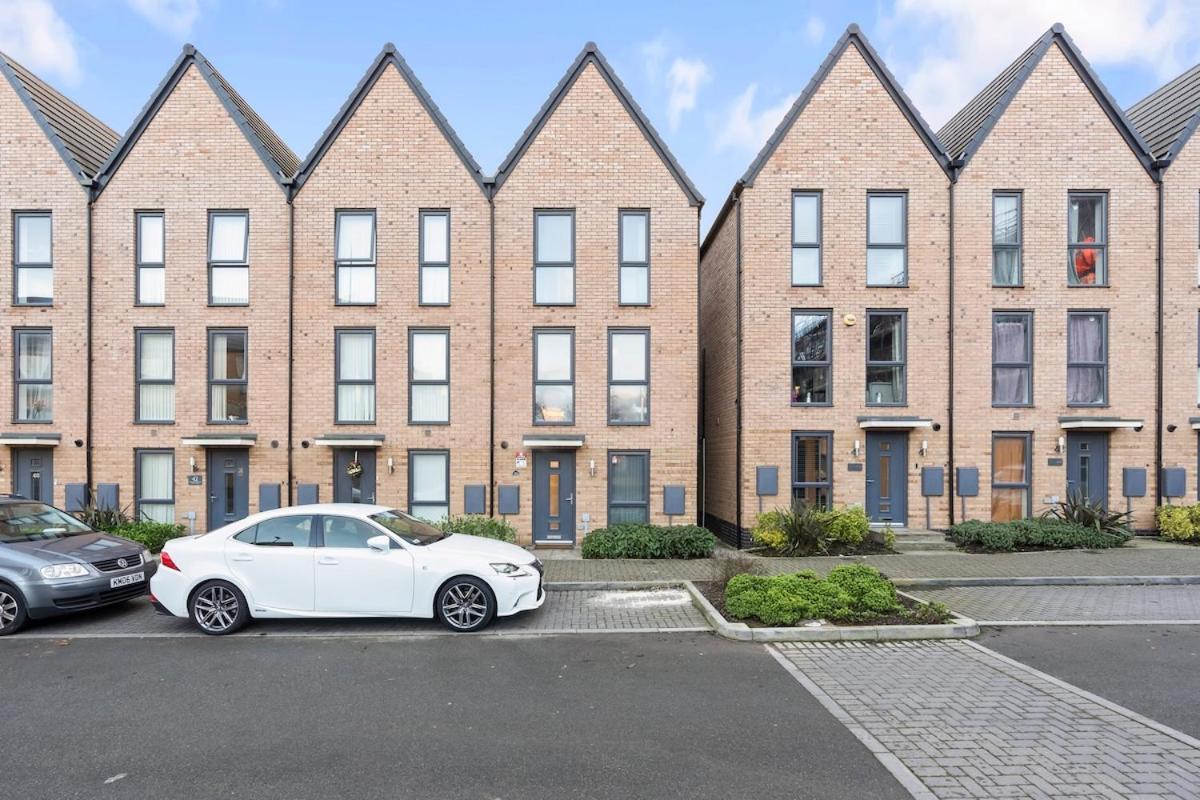 Luxury Centre 5 Bed House With Free Parking- Sleeps 12 Apartment