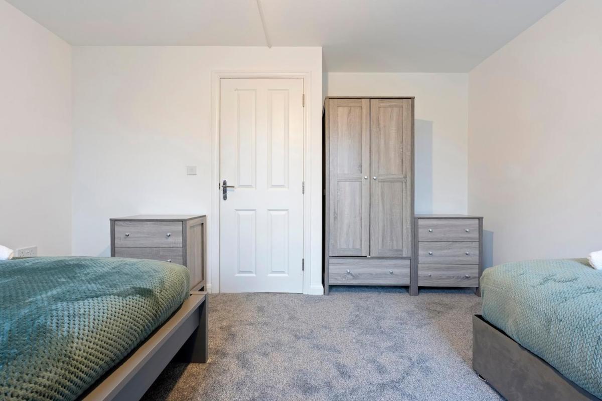 Luxury Centre 5 Bed House With Free Parking- Sleeps 12 Birmingham
