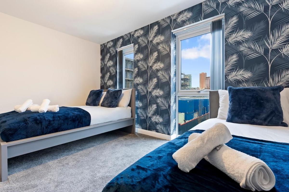 Luxury Centre 5 Bed House With Free Parking- Sleeps 12