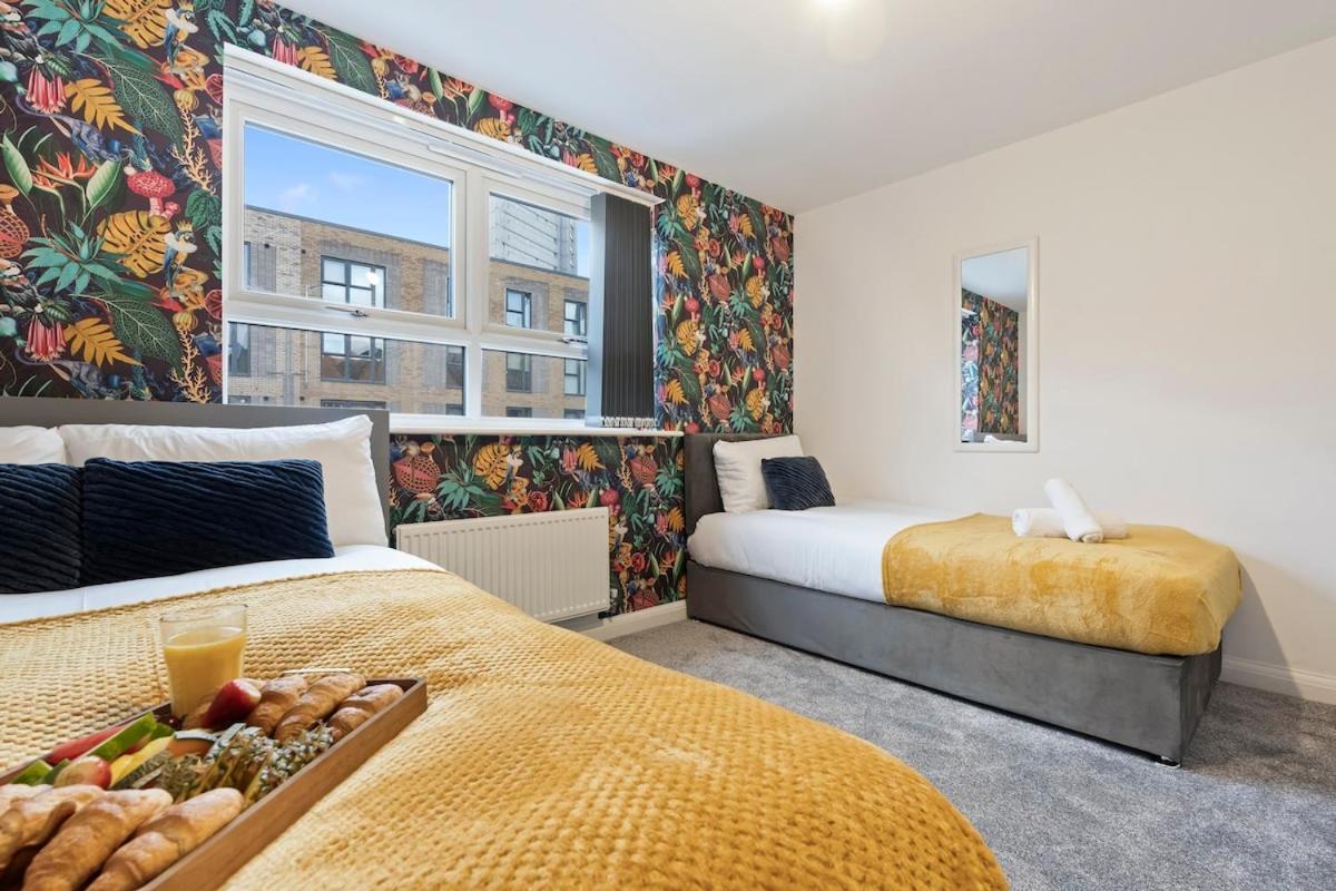 Apartment Luxury Centre 5 Bed House With Free Parking- Sleeps 12 *