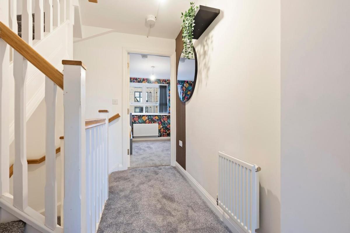 Luxury Centre 5 Bed House With Free Parking- Sleeps 12
