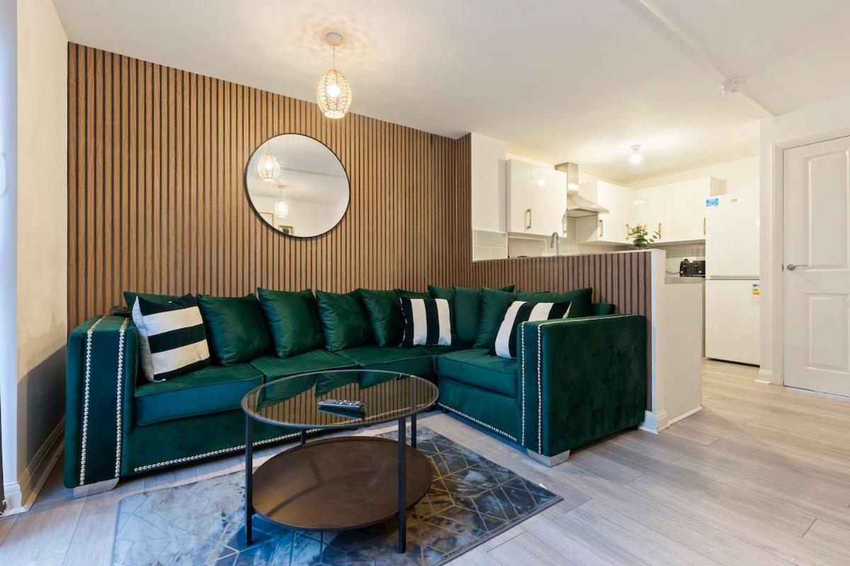 Luxury Centre 5 Bed House With Free Parking- Sleeps 12 Apartment